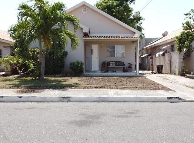 Cool Breeze Bed And Breakfast Montego Bay Bed & Breakfast